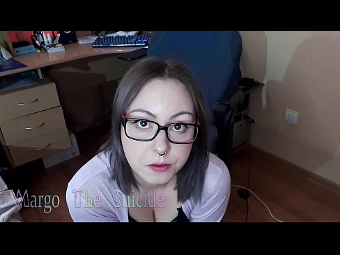 ❤️ Seksi djevojka s naočalama duboko siše dildo na kameri ❤️ Porno kod nas ❌